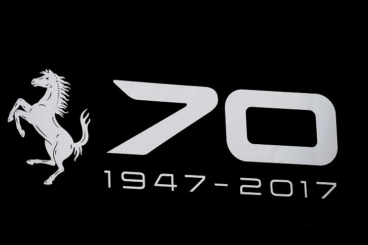 オークションの様子。