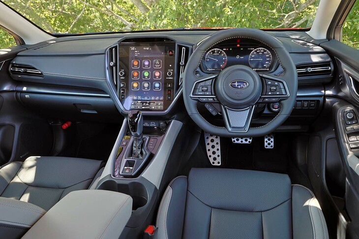 安全装備や快適装備の仕様については、ベースとなる「レヴォーグ」の改良モデルに準拠。サラウンドビューカメラの表示の種類が増やされたり、ドライバー異常検知システムが追加されたりと、さまざまな箇所に手が加えられている。