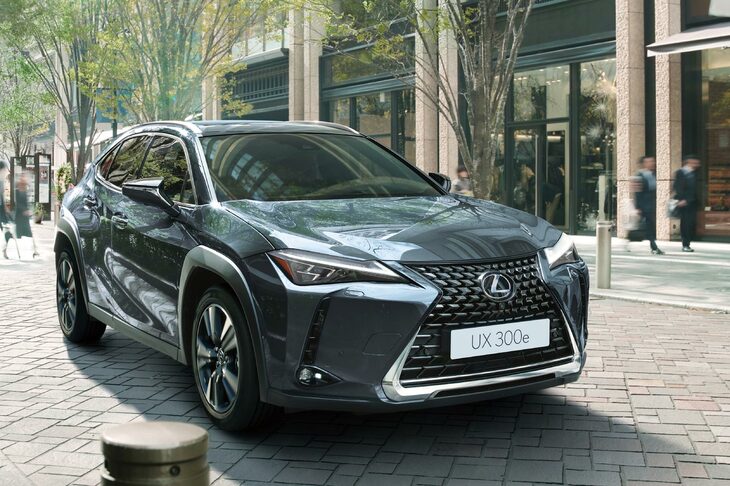 レクサスUX300e