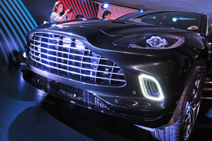 アストンマーティンDBX（フロントマスク）