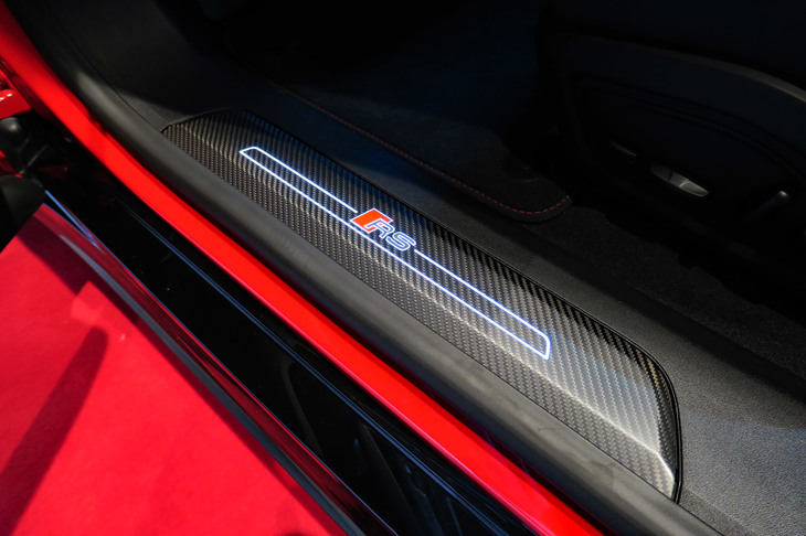 アウディRS e-tron GT（サイドシル）