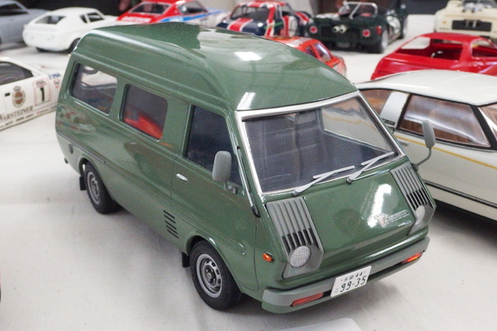 初代「トヨタ・ライトエース バン」。かつてアオシマからバニング仕様やデコバン仕様がラインナップされていた1/20キットを、ノーマル仕様に戻したモデル。ノーマルのキットをカスタムやレーシング仕様に改造する一方で、こうしたカスタム仕様からノーマルへのコンバートも、モデラーにとっては定番の手法である。