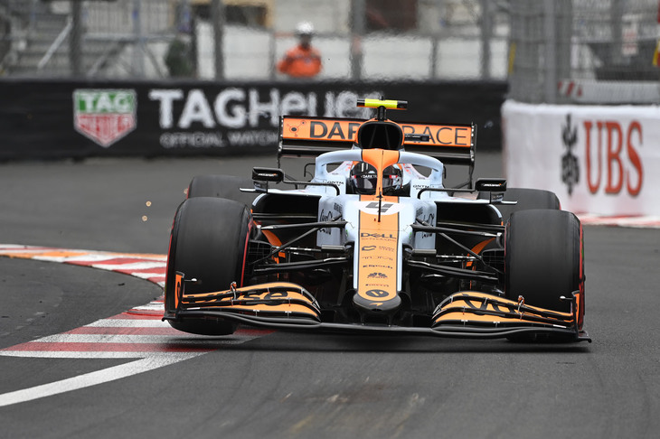 石油会社ガルフ・オイルとのパートナーシップから、特別なカラーリングのマシン＆ユニフォームでモナコGPに臨んだマクラーレン。気鋭の若手ノリス（写真）とは複数年で契約を更新したばかりということで、その余勢を駆って上位を目指したいところだった。そのノリスは予選で5位、レースではキャリアベストタイの3位と好調をキープ。ドライバーズランキングも3位と好位置につけている。気になるのはチームメイトのダニエル・リカルド。モナコでポール2回、2018年には優勝したこともある彼は、マクラーレン5戦目にしてまだマシンとのマッチングに苦しんでおり、予選Q2敗退の12位、レースでは周回遅れの12位と元気がなかった。（Photo=McLaren）
