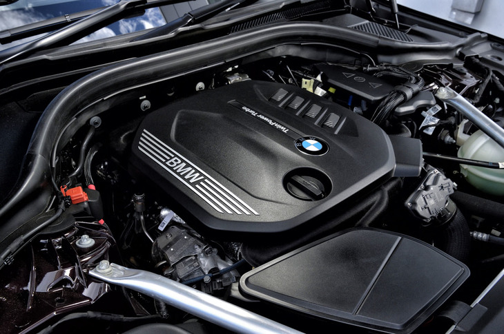 2リッター直4ディーゼルターボエンジンは最高出力190PS、最大トルク400N・mを発生。WLTCモードの燃費値は15.8 km/リッターとなる。