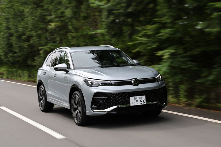 ディーゼルエンジン搭載車には、グレードを問わずアダプティブシャシーコントロール「DCC Pro」が標準で装備される。従来の「DCC」よりもきめ細かい走行制御が可能になっている。