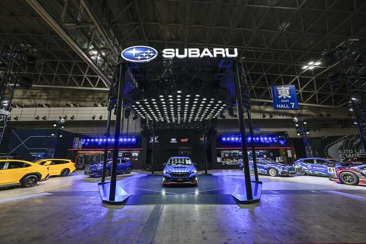 「東京オートサロン2026」に出展したスバルとSTI（スバルテクニカインターナショナル）のブース。ブースの中央最前列に「WRX STI Sport#」のプロトタイプが展示された。