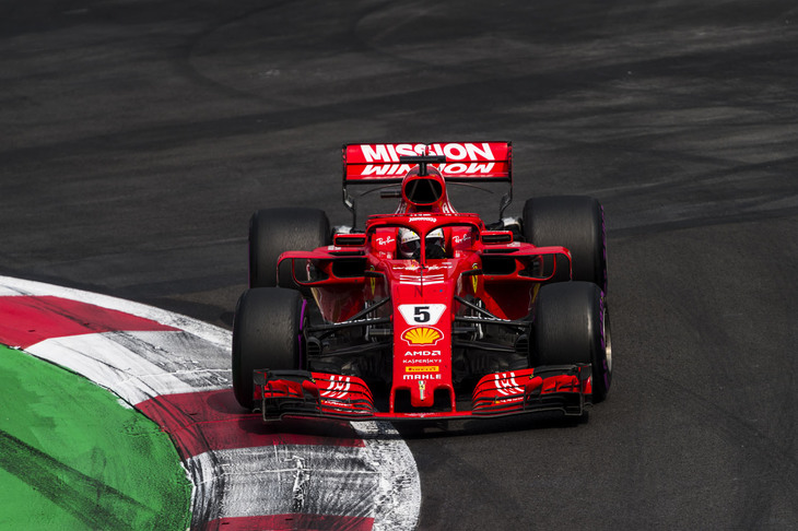 キャリア通算で52勝、2010年からチャンピオンシップ4連覇を達成したベッテル（写真）は、トップ3グリッドより下からのスタートで勝ったことがない。ハミルトンに70点もの先行を許し迎えたメキシコGPでは優勝が絶対条件となったものの、ハミルトンのひとつ後ろ、4番グリッドからのスタートとなった。今季これまでスピンや接触が多く、何かと批判の対象となってきたが、それでもメキシコでは最善の走りで2位フィニッシュ。「今日はマックス（フェルスタッペン）の日、そして何よりルイス（ハミルトン）の日だったから、2人におめでとうと伝えたい」と話すベッテル。この週末を通じてやや落ち込んだ印象を受けたが、最後の局面で元王者の意地をみせた。フェラーリのエースには、今年残り2戦と、来季に期待をかけたい。（Photo=Ferrari）