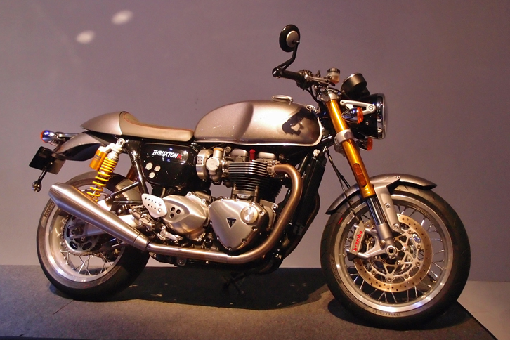 先代でも見られたスポーツモデル「スラクストン」もフルモデルチェンジ。日本には、最もスポーティーなグレード「スラクストンR」が導入される。