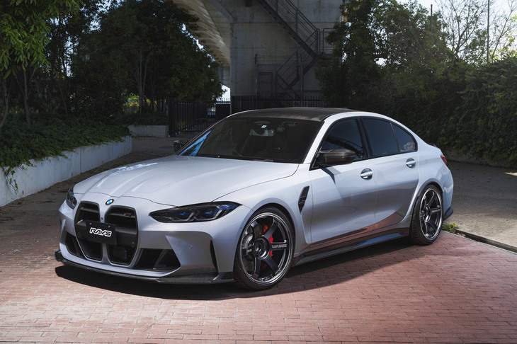 「ボルクレーシングTE37」シリーズの新製品「TE37 SAGA S-plus Black Shadow」の装着例。写真の「BMW M3（3シリーズ）」のほか、「ホンダ・シビック タイプR」や「MINIクロスオーバー」「フォルクスワーゲン・ゴルフ」といったモデルも適合例として挙げられている。