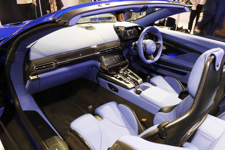 アストンマーティン・ヴァンキッシュ ヴォランテ（インストゥルメントパネルまわり）