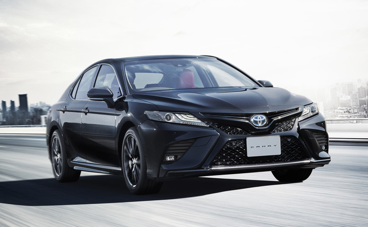 「カムリ」誕生40周年記念として2020年にリリースされた特別仕様車「WSブラックエディション」。プレシャスブラックパールのエクステリアにレッドの本革シートを備えたインテリアをフィーチャー。