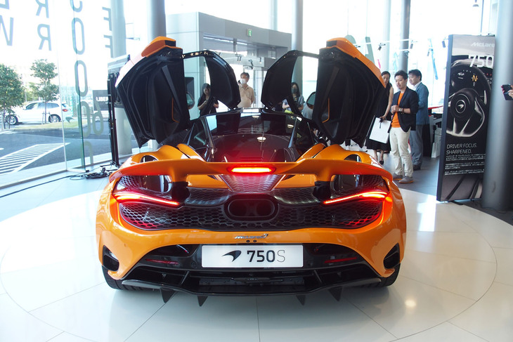 マクラーレン750S（リアビュー）