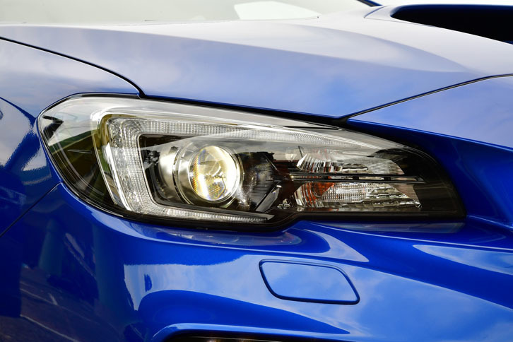 今回のマイナーチェンジで、ヘッドランプがステアリング連動式のLED2灯（ハイ＆ロー）となった。