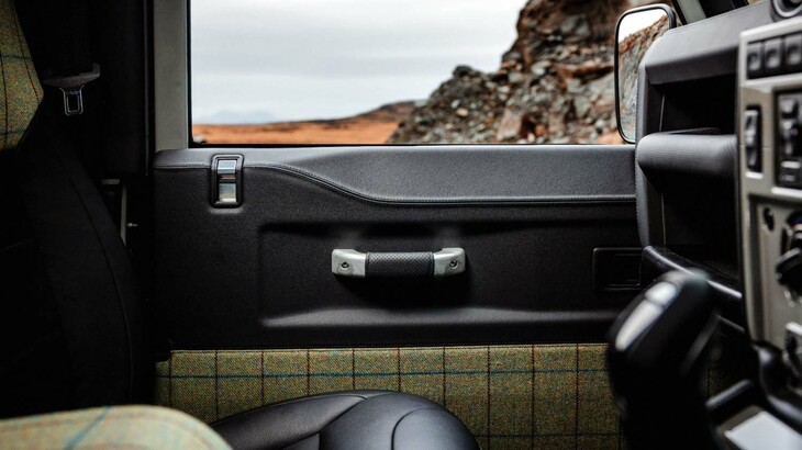 クラシックディフェンダー ワークスV8アイラエディション（ドアトリム）