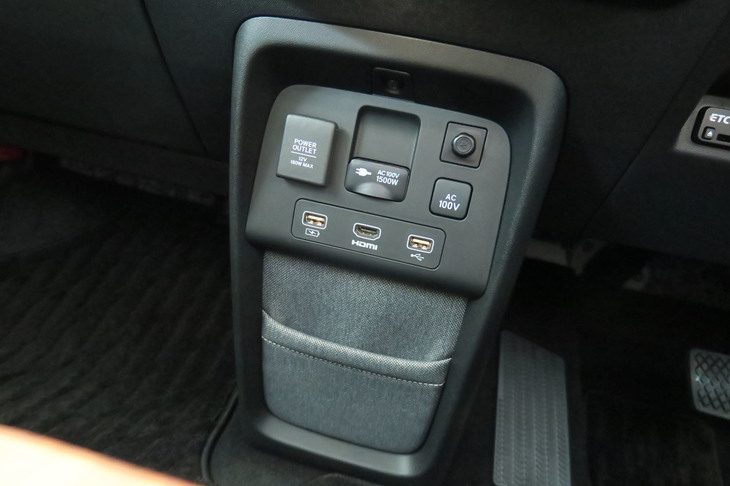 ホンダeアドバンス（センタークラスター）