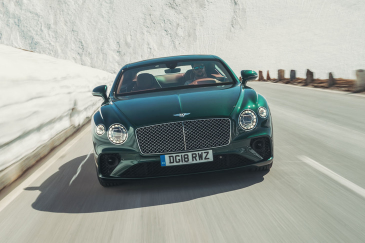 新型「コンチネンタルGT」は、先代のW12エンジン搭載モデルよりも80kg以上の軽量化を実現した。