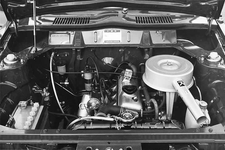 ライバルより排気量の大きな1.1リッター（厳密には1077cc）のエンジン。1969年には1.2リッターに排気量を拡大し、動力性能の向上を図った。