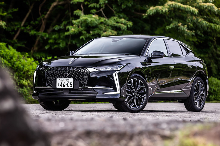 2022年4月に日本導入が発表されたDSオートモビルの新型Cセグメントクロスオーバー「DS 4」。今回は1.5リッター直4ディーゼルエンジン搭載の「リヴォリBlueHDi」に試乗した。車両本体価格は469万円。