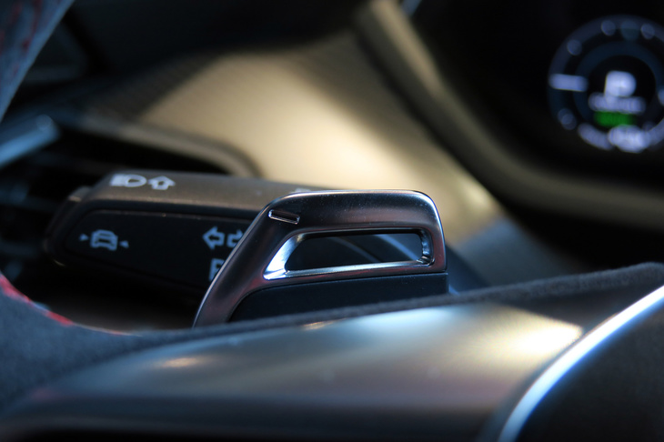 アウディRS e-tron GT（シフトパドル）