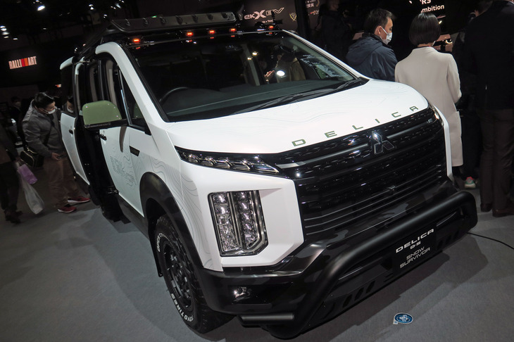 三菱デリカD：5 SNOW SURVIVOR