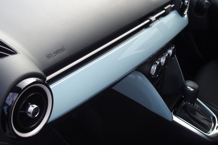 マツダ2 15 BD ROOKIE DRIVE架装車（ダッシュボードパネル）