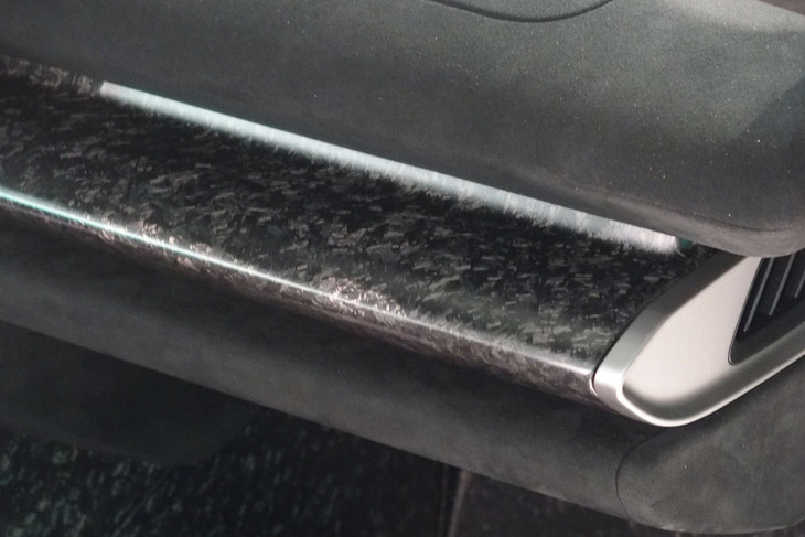 アストンマーティン・ヴァルハラ（ダッシュボードインレイ）