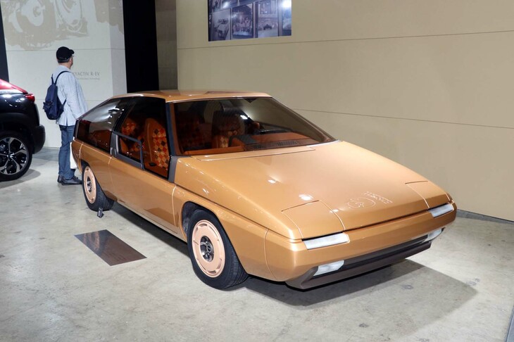 こちらは、1981年秋の東京モーターショーに出展されたコンセプトカー「MX-81」。ロータリー車ではないが、マツダの「MX」シリーズの原点ということである。