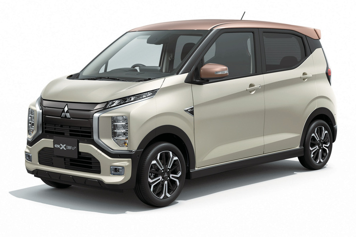 三菱は現在、軽自動車規格のBEV「eKクロスEV」（写真）と「ミニキャブEV」を国内で販売している。生産は「日産サクラ」を含めて、3モデルとも三菱の水島製作所で行われている。