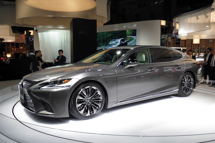 2017年10月19日に発売されたばかりの新型「LS」。