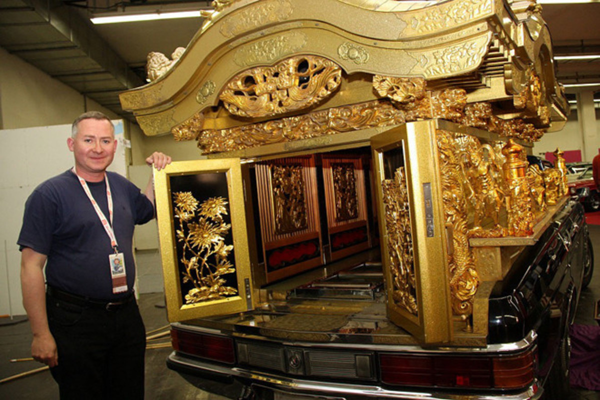 第147回 なんでまたココに 日本製霊柩車とドイツで遭遇 マッキナ あらモーダ Webcg 第147回 なんでまたココに 日本製霊柩車とドイツで遭遇 マッキナ あらモーダ Webcg