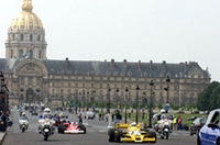 シャンゼリゼで往年のGPマシンが爆走!? グランプリ100周年特別イベント、開かれる