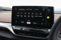 「スマートクライメート」と名づけられた設定ページを開いてみる。「手元を暖める」「足元を冷やす」といった分かりやすい説明のもとでエアコンをセッティングできる。