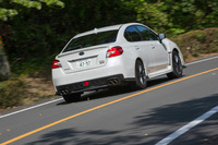 「WRX S4 2.0GT-S EyeSight」のリアビュー。今回試乗したトランクリップスポイラー装着車に加え、大型リアスポイラー装着車も用意されている。