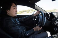 アルガルベサーキットにて「アストンマーティン・ヴァンテージ」を試す筆者。