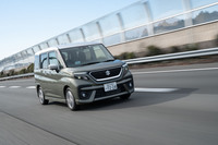 HEVモデルのWLTCモード燃費は、純ガソリン車の19.0km/リッター、MHEVの19.6km/リッターに対し、22.3km/リッターとなっている。