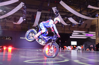 プレスカンファレンスのオープニングでは、黒山健一選手による「TY-E 2.2」の華麗なデモンストレーションが披露された。