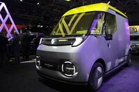 ルノーの「エスタフェット コンセプト」。「シトロエンHトラック」と並ぶ往年のフランス製ワンボックス型バンの名が、EVで復活。