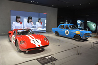 この日の日産ギャラリーの展示は、故・砂子義一氏を悼むもの。砂子氏がハンドルを握った車両が飾られていた。