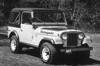 「CJ-7」は、ATやハードトップ、スチールドアを採用するなど、快適性を高めたモデルだった。写真は1977年型「CJ-7レネゲード」。