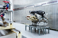 「ヴァルキリー」に搭載される6.5リッターV12エンジンは、コスワースと共同開発されている。