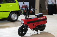 「ホンダ・モトコンポ」の4分の1スケールモデル。