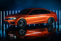 2020年11月に発表された、次期型「シビック」のプロトタイプ。現行型のセダンがクーペライクだったのに対し、“セダン感”が増している気がする。