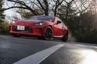 試乗車は「トヨタGR86」のトップグレード「RZ」。カーナビ等のオプションを含めた総額は374万3020円。