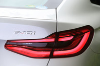 灯火類にはすべてLEDを採用。リアコンビランプはC字型に点灯する。