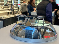 2025年10月、レイバン・フィレンツェで。ディスプレイなしの「レイバン・メタ」は第2世代となるとともに、種類が増えていた。