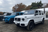 「メルセデス・ベンツG580 with EQテクノロジー」はGクラスとしては初めての電気自動車である。「伝統のデザインや高いオフロード性能はそのままに、BEVならではのドライブコンセプトによって既存の内燃機関モデルとは異なる新しいオフロード体験を提供する」とうたわれている。