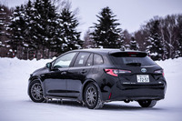 205/55R16サイズの「アイスガード7」を「トヨタ・カローラ ツーリング」の4WD車に装着。一般道での試走当日の最高気温はマイナス0.6度、最低気温マイナス12.8度で、雪がちらつく天候であった。