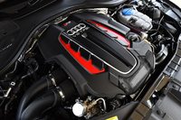 4リッターV8ツインターボエンジンは従来と同じ560psと71.3kgmを発生する。