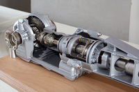 4WDシステムは、従来のビスカスカプリングから、電子制御式「PTM」に変更された。これに、スタビリティコントロールの「PSM」、アクティブサスペンションの「PASM」を加え、統合制御することで車両安定性が保たれる。
	 