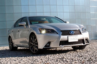新型「レクサスGS450h」。写真はスポーティーグレードの「F SPORT」。